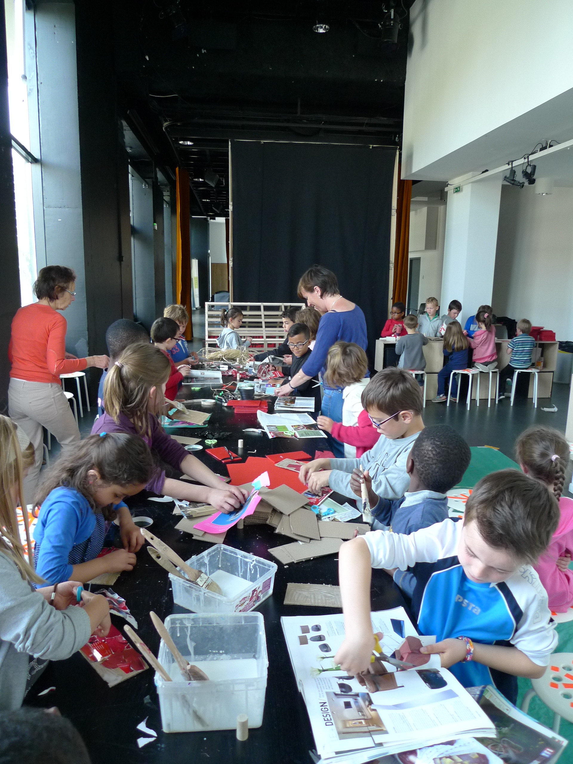 une maison des petits cochons avec une classe de CP