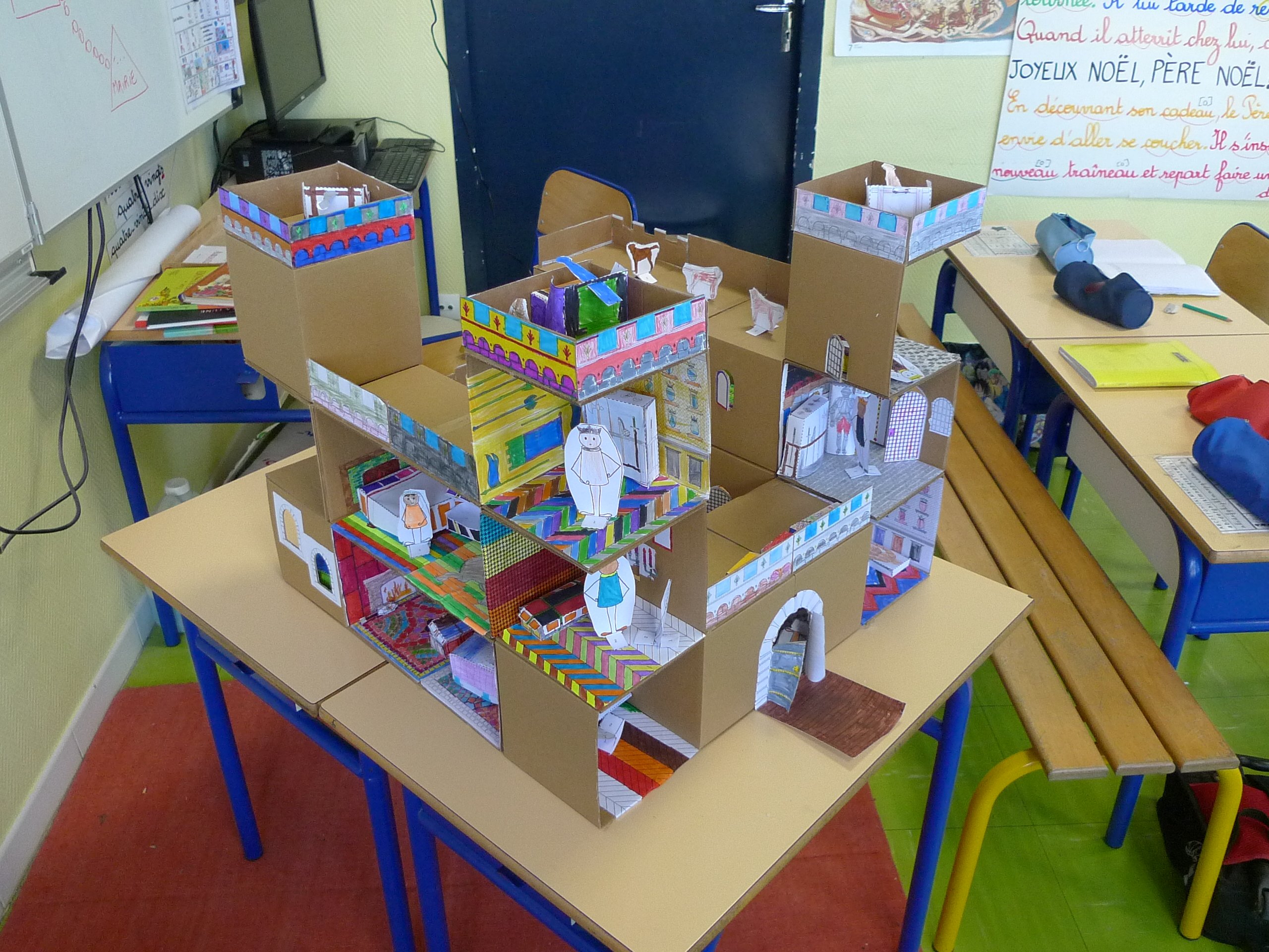 Construction d'un château fort avec une classe de CP de Nanterre