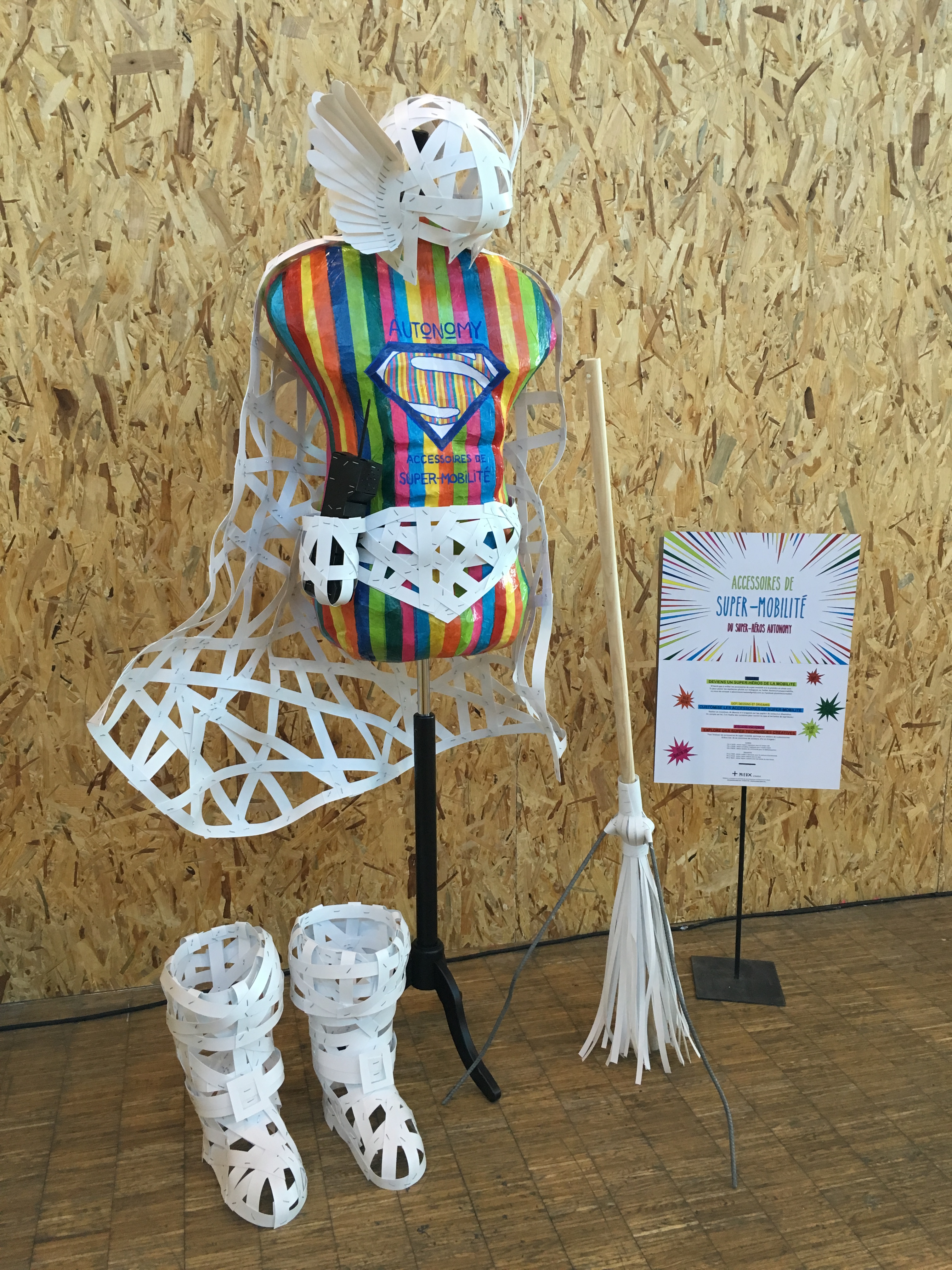 Le super-héros Autonomy et ses accessoires de super-mobilité