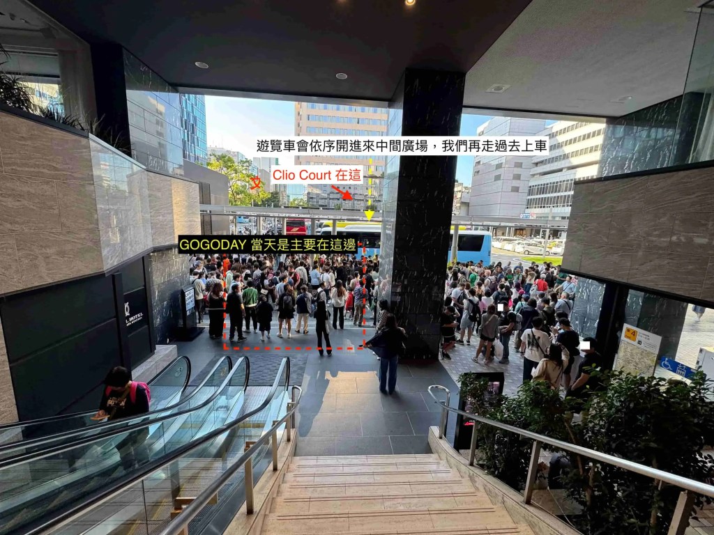 博多Clio Court 飯店外面廣場就是福岡個旅行社一日遊的集合地點，不用擔心找不到或交通時間