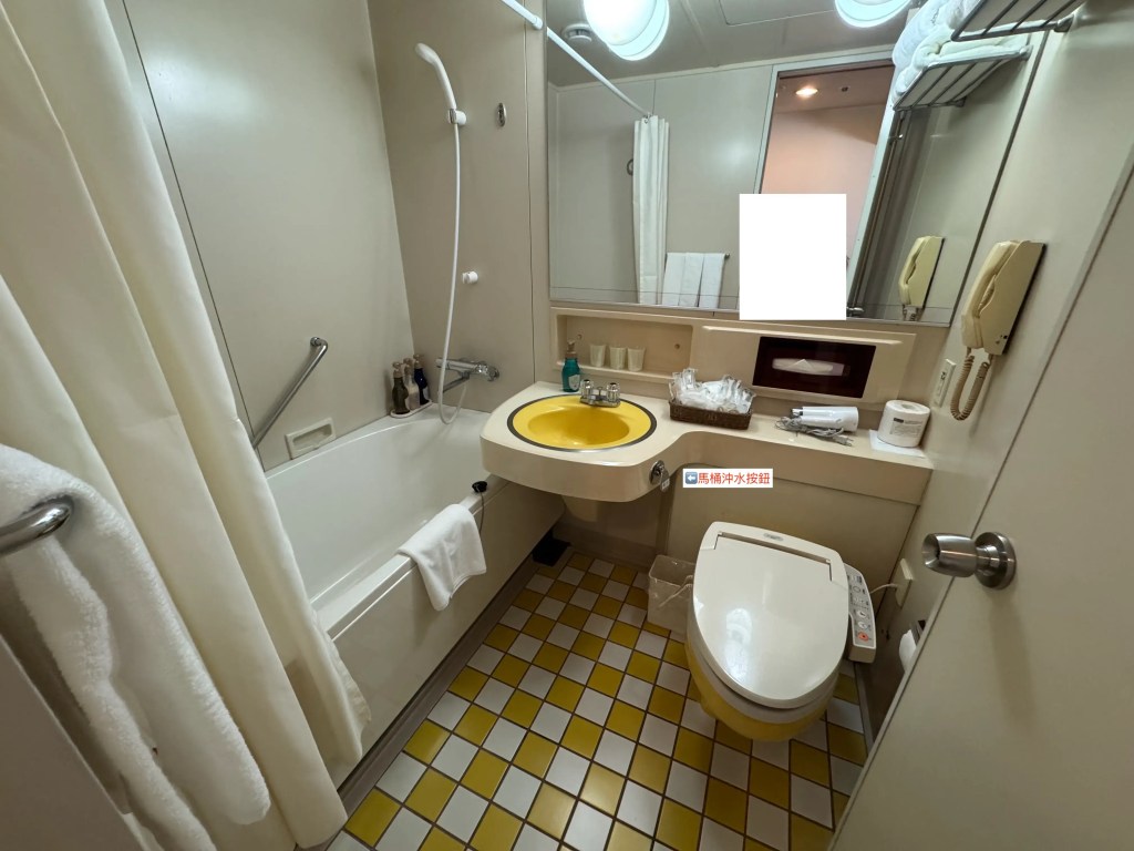 博多Clio Court 飯店三人房型浴室，有浴缸備品