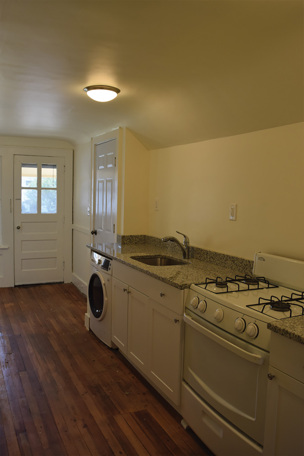 157.5 Kitchen & Entry