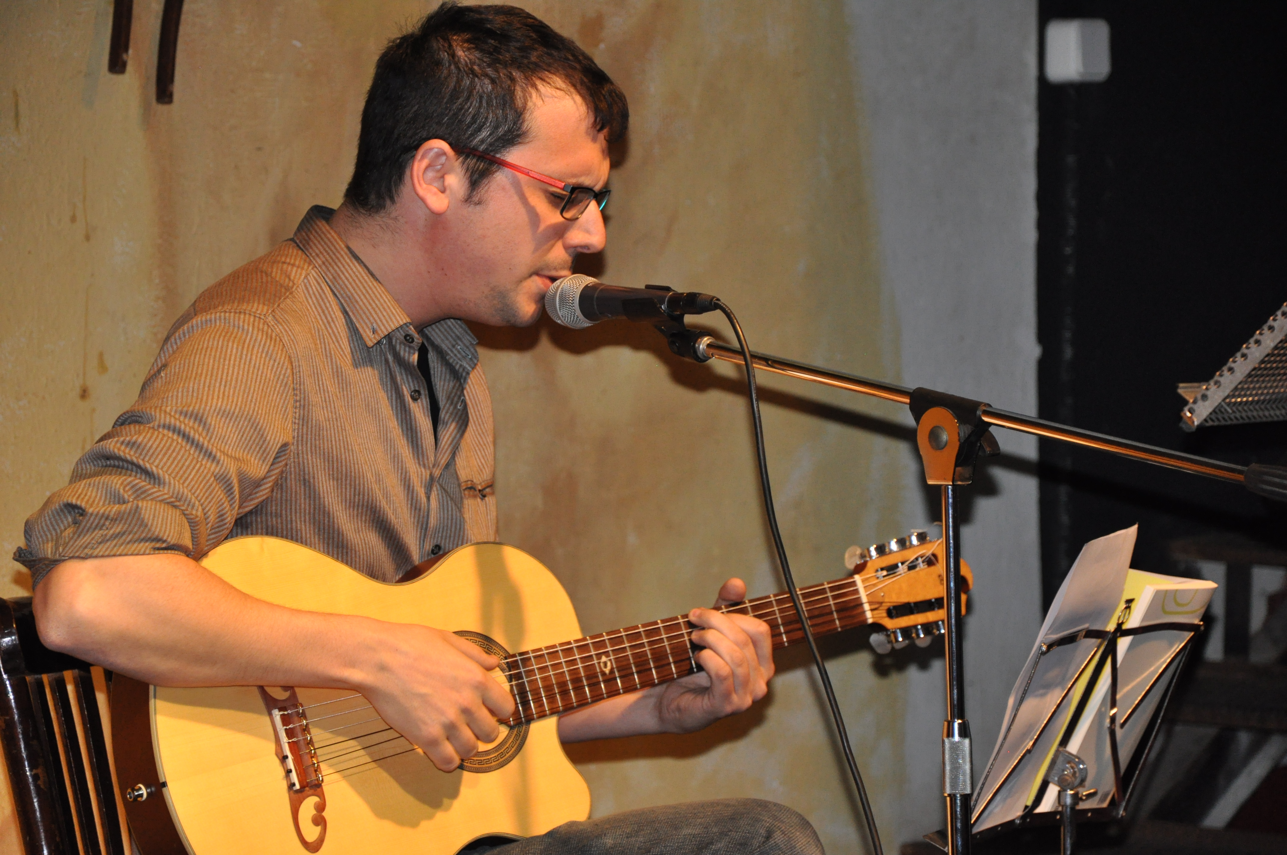 Roger Benet, cantautor
