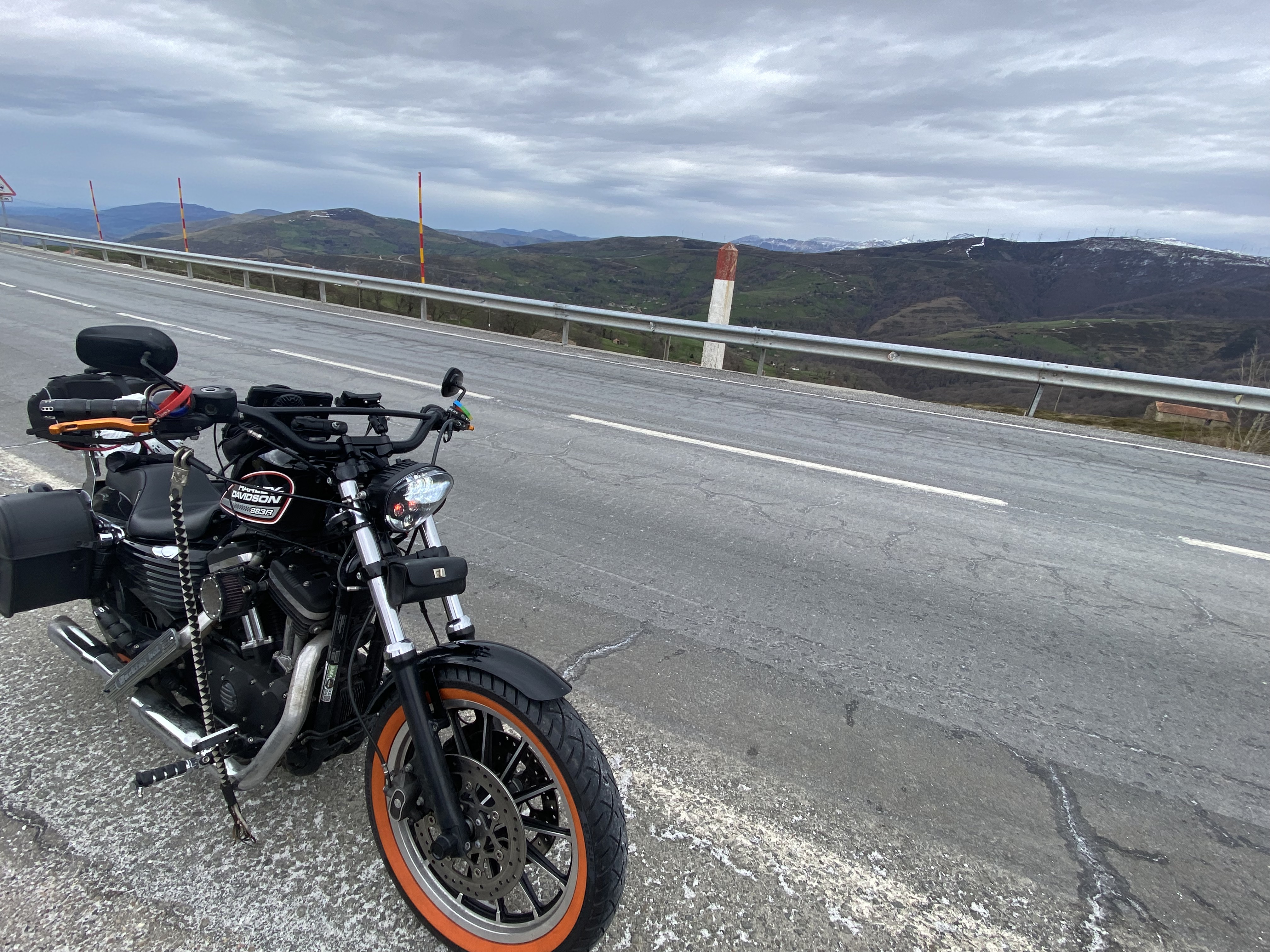 Roadster 'Be Chuille' crossing the Pyrenees