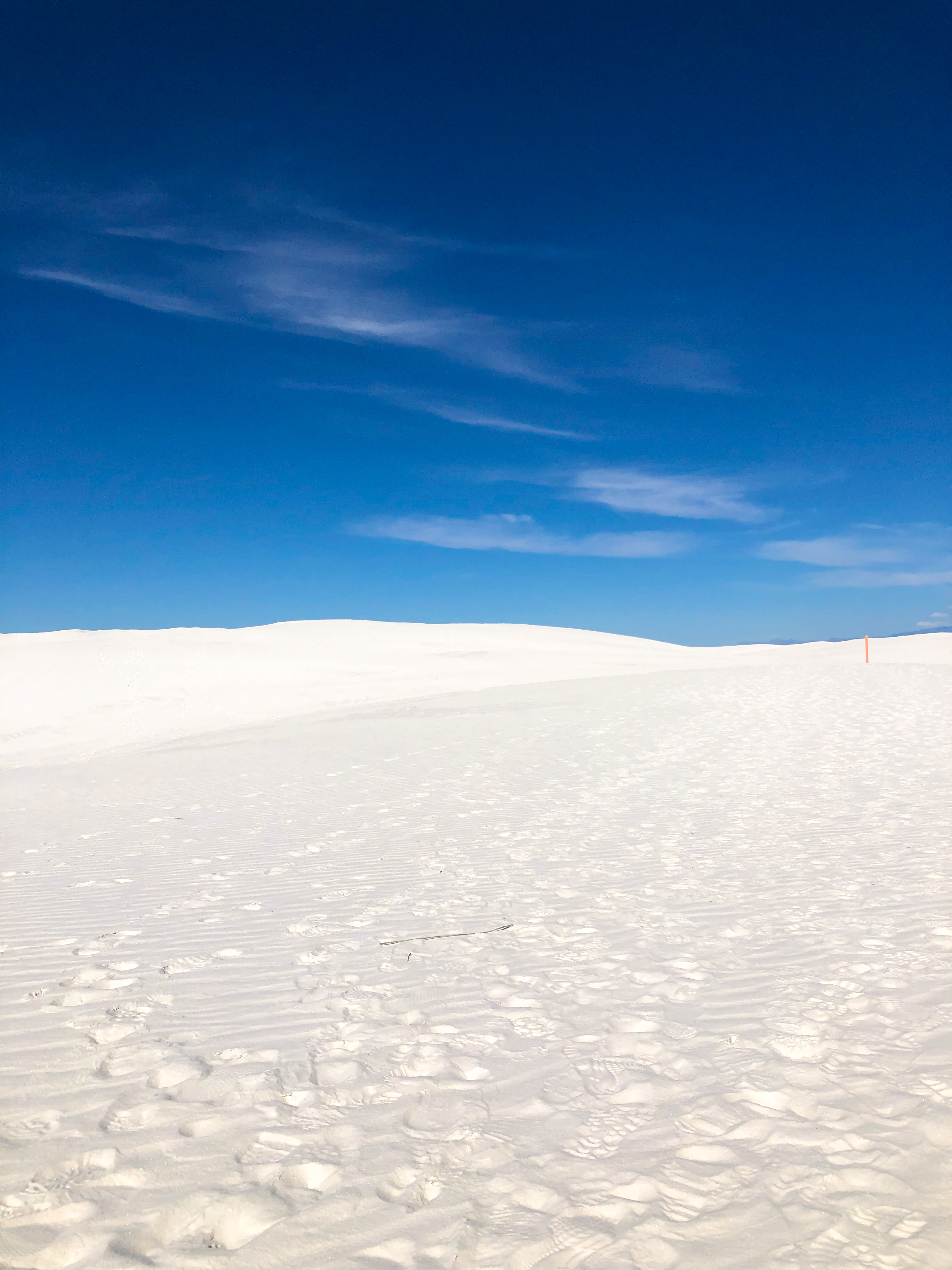 A picture of the gypsum of white sands national park against the blue sky