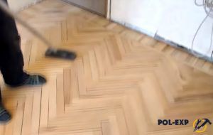 Как убрать щели в деревянных стыках