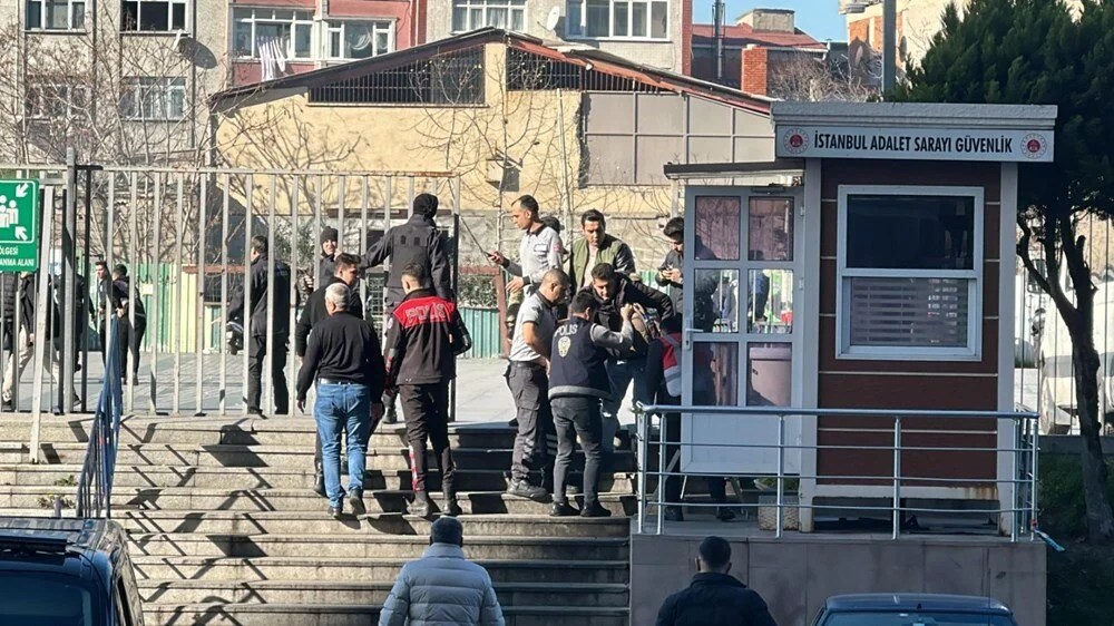 Çağlayan Adliyesi’nde polis noktasına silahlı saldırı