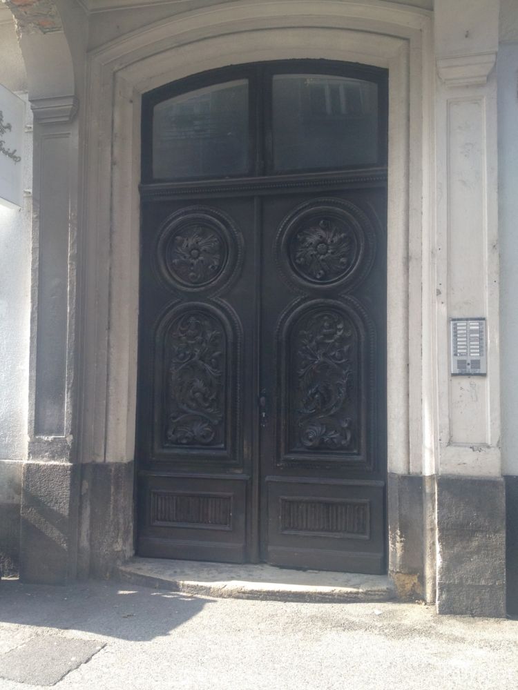 door @Zagreb
