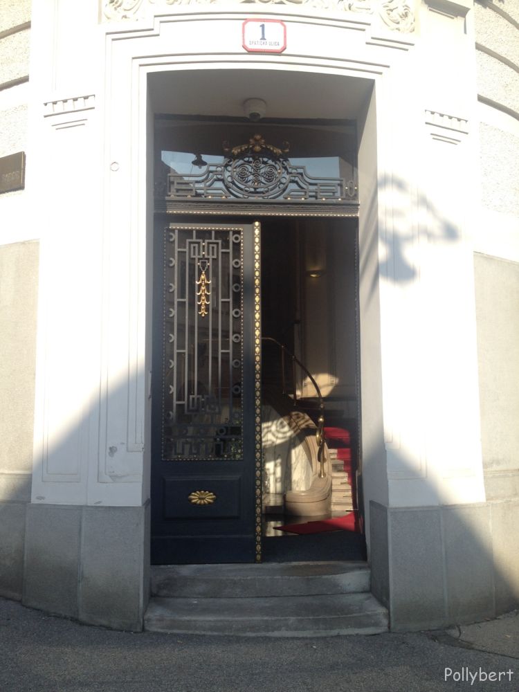 door @Zagreb