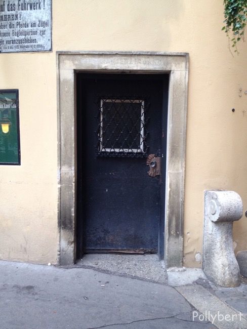 door 1. district
