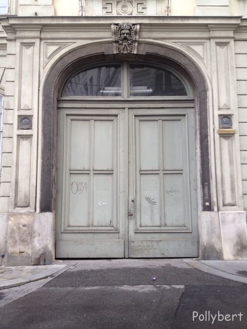 door 1. district