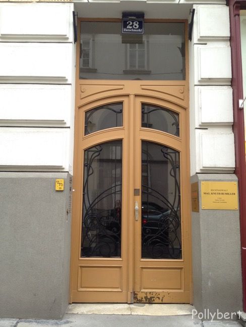 door 1. district