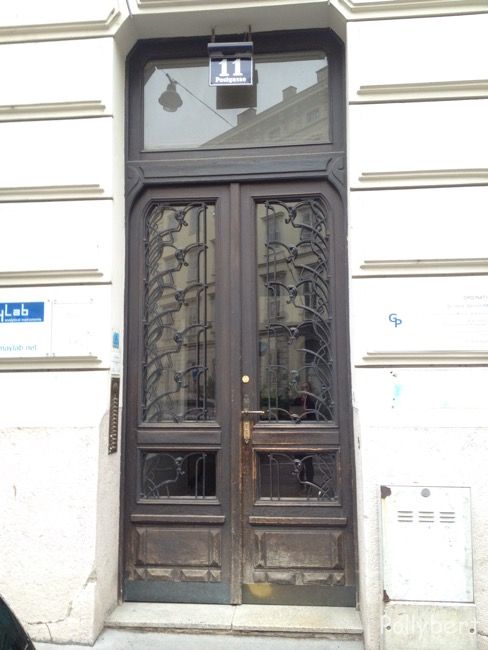 door 1. district