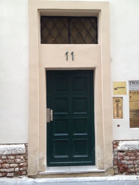door 1. district