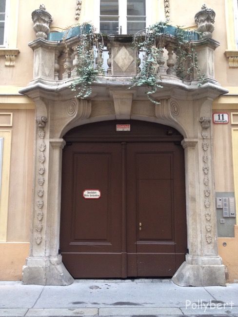 door 1. district