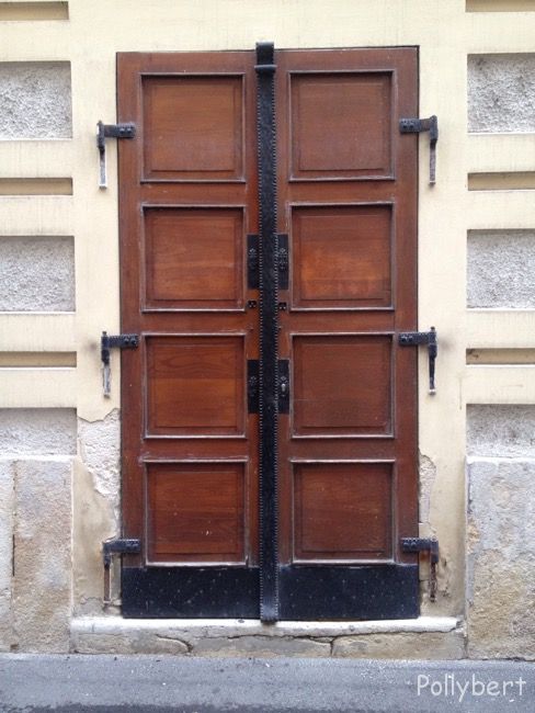 door 1. district
