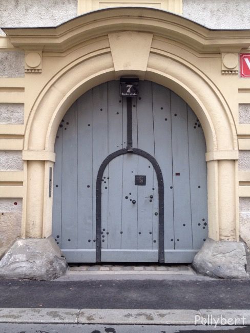 door 1. district
