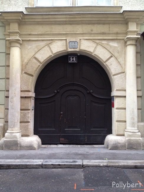 door 1. district