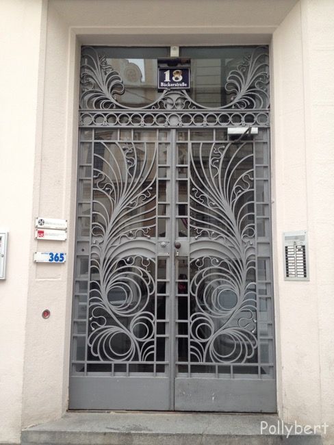door 1. district