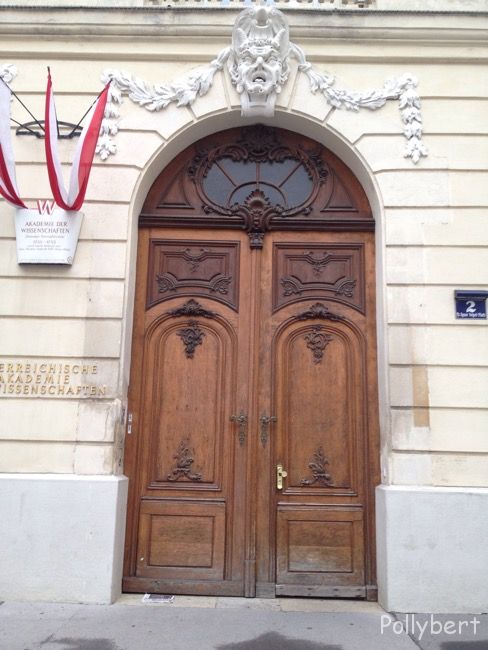 door 1. district
