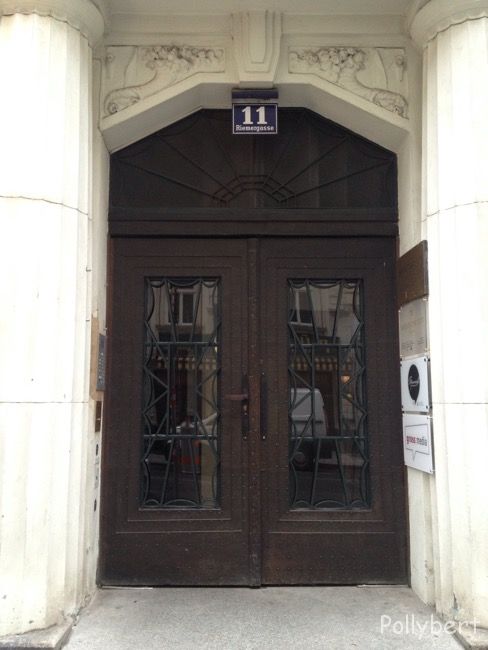 door 1. district