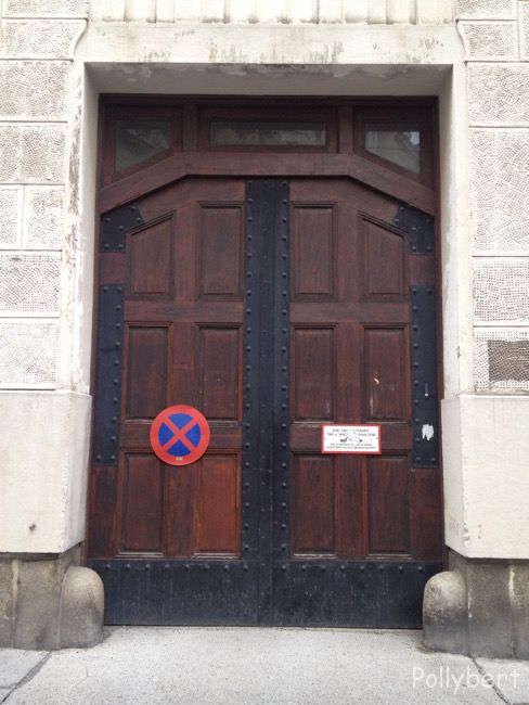 door 1. district