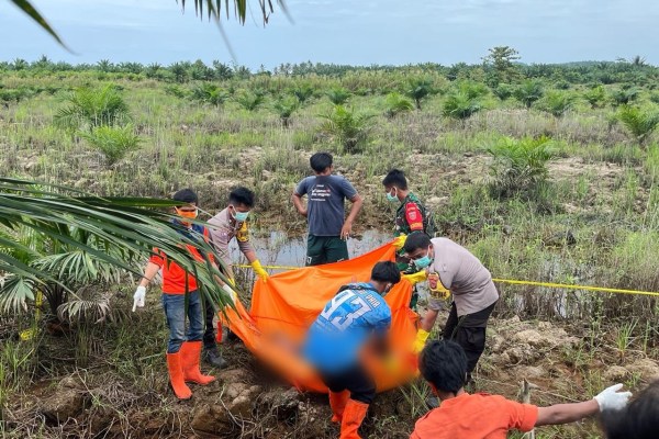 Penemuan mayat laki-laki di dusun barakkang, desa barakkang, kecamatan budong-budong, mamuju tengah