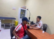 WARGA MENGELUH DEMAM, SIDOKKES POLRES PANGANDARAN TANGGAP CEPAT BERIKAN PENANGANAN