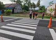 POLANTAS HADIR MELAYANI: SATLANTAS POLRES PANGANDARAN LAKSANAKAN PENGATURAN LALU LINTAS DI DEPAN SEKOLAH-SEKOLAH, MASYARAKAT SAMPAIKAN APRESIASI