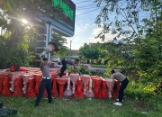 ANGGOTA SATLANTAS POLRES PANGANDARAN SIAPKAN BARRIER PENGAMAN, WUJUDKAN PELAYANAN MAKSIMAL DEMI KESELAMATAN PENGGUNA JALAN