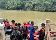 LOMBA CANOE, KAYAK, DAN SUP BERJALAN AMAN, SATPOLAIRUD PANGANDARAN TURUNKAN RUBBER BOAT AMANKAN JALANNYA ACARA
