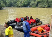 DENGAN RUBBER BOAT, SATPOLAIRUD POLRES PANGANDARAN PASTIKAN KEAMANAN ATLET DI SUNGAI GREEN CANYON PANGANDARAN
