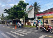 SATLANTAS POLRES PANGANDARAN TEGUR ANAK SEKOLAH YANG BERKENDARA TANPA HELM, TEKAN PELANGGARAN DEMI KESELAMATAN