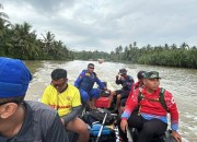 DENGAN RUBBER BOAT, SATPOLAIRUD POLRES PANGANDARAN PASTIKAN KESELAMATAN ATLET CANOE, KAYAK, DAN SUP DI SUNGAI GREEN CANYON