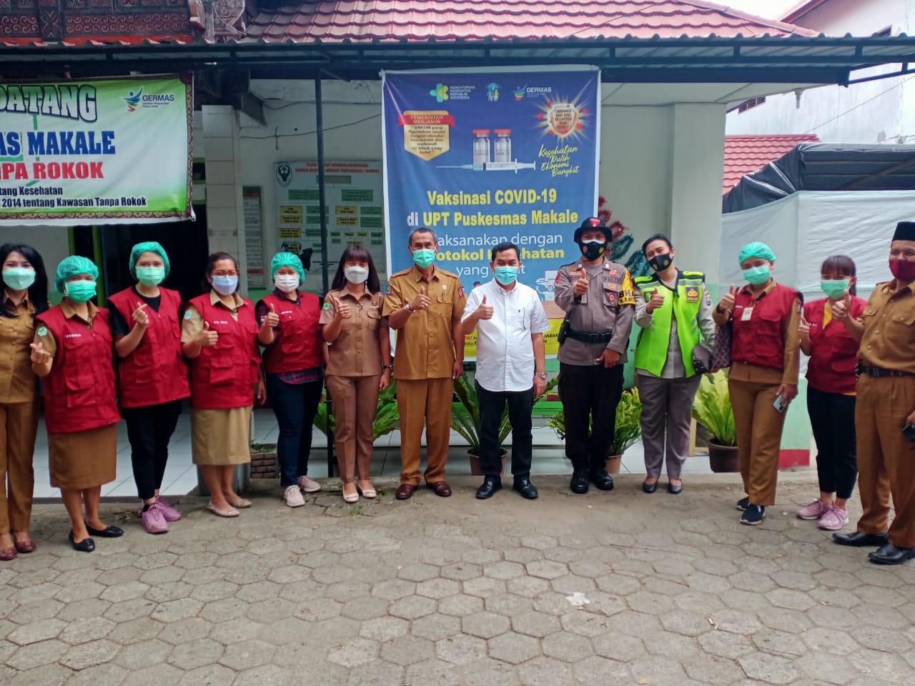 Setelah kantor pemerintahan, satuan tugas kawasan tanpa rokok kota. Pelaksanaan Vaksinasi Covid 19 Di Puskesmas Makale Babinkamtibmas Melakukan Pendampingan Polres Tana Toraja