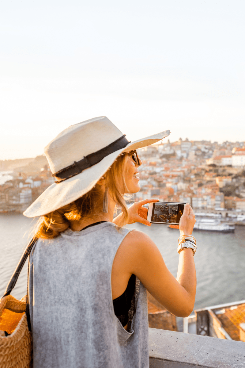 Buying the perfect gift for someone who loves to travel can be hard sometimes