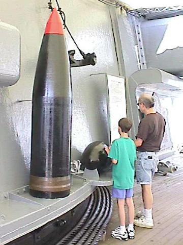 Proses pembuatan box miniatur line array 4 inch ,skema ada di video ya . BB 59 Sixteen Inch Guns