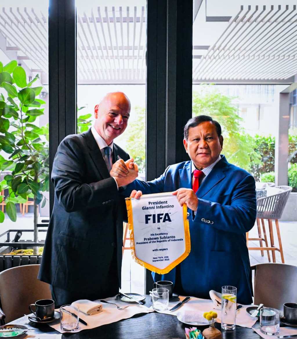 Presiden Prabowo Bertemu Presiden FIFA di New York, Tegaskan Komitmen untuk Sepak Bola Indonesia