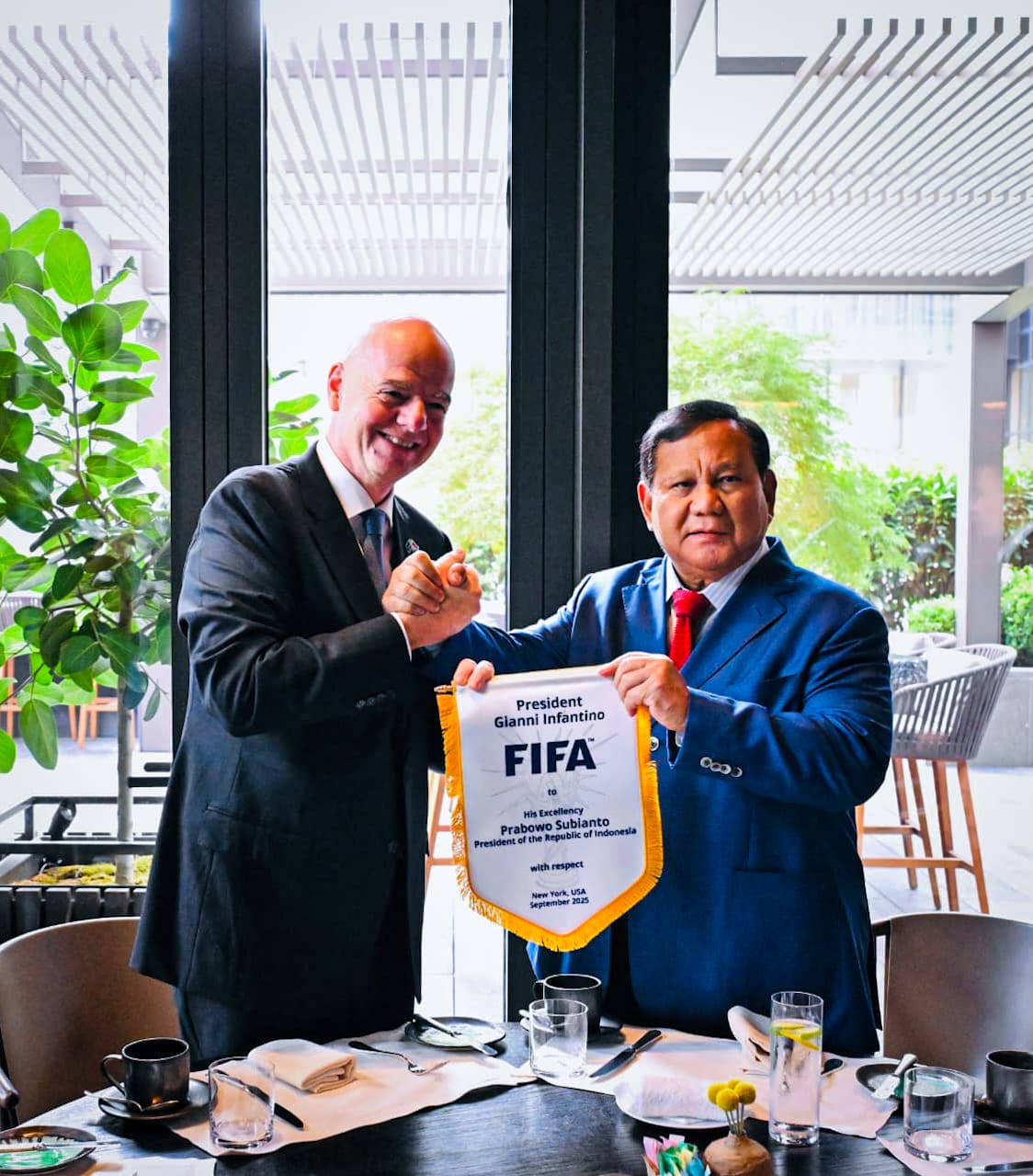 Presiden Prabowo Bertemu Presiden FIFA di New York, Tegaskan Komitmen untuk Sepak Bola Indonesia