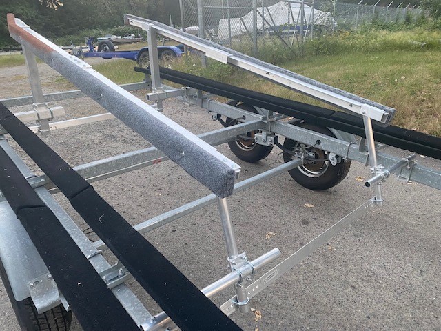 Pontoon boat guide ons,pontoon boat trailer guide. Pontoonloader Com Pontoon Loading Made Easy