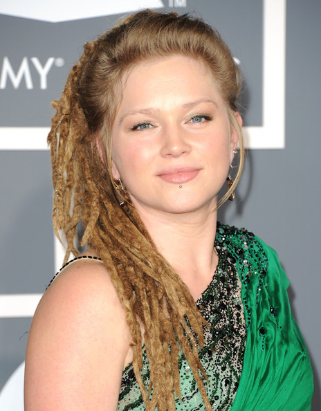 Crystal Rowson Crystal Bowersox red carpet – Popdose