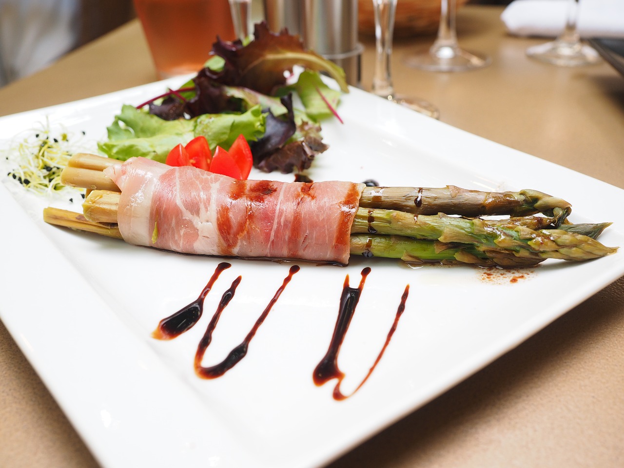 asparagus with ham
