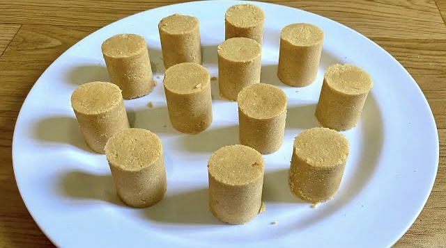 Com 3 ingredientes faça essas paçoquinhas de amendoim caseira deliciosas.