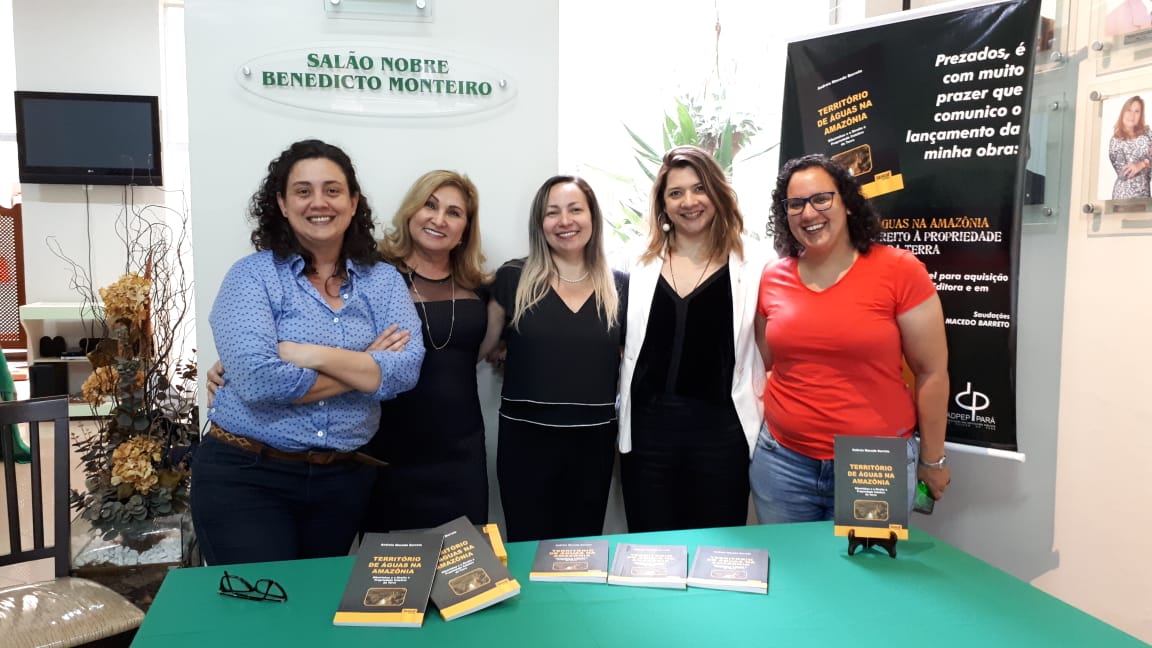 Read more about the article Livro da Defensora Pública associada Andreia Barreto trata do direito do ribeirinho à propriedade coletiva da terra