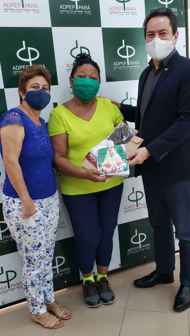 Read more about the article Defensora recebe máscaras para prevenção ao Covid-19 e a camisa do Círio