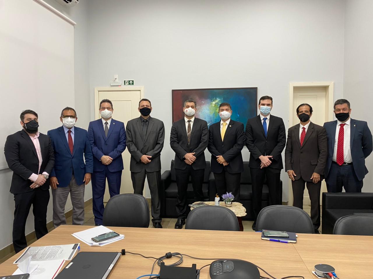 Read more about the article Representantes de entidades de classe se reúnem com membros da Comissão responsável pela regulamentação e outras providências sobre a Previdência Complementar