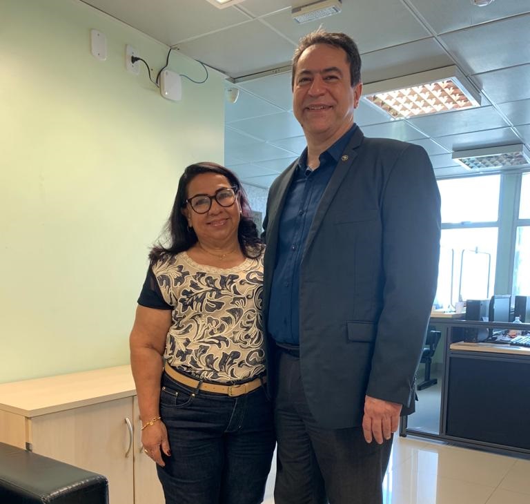 Read more about the article Presidente visita associados e associadas na Central de Atendimentos da Defensoria Pública