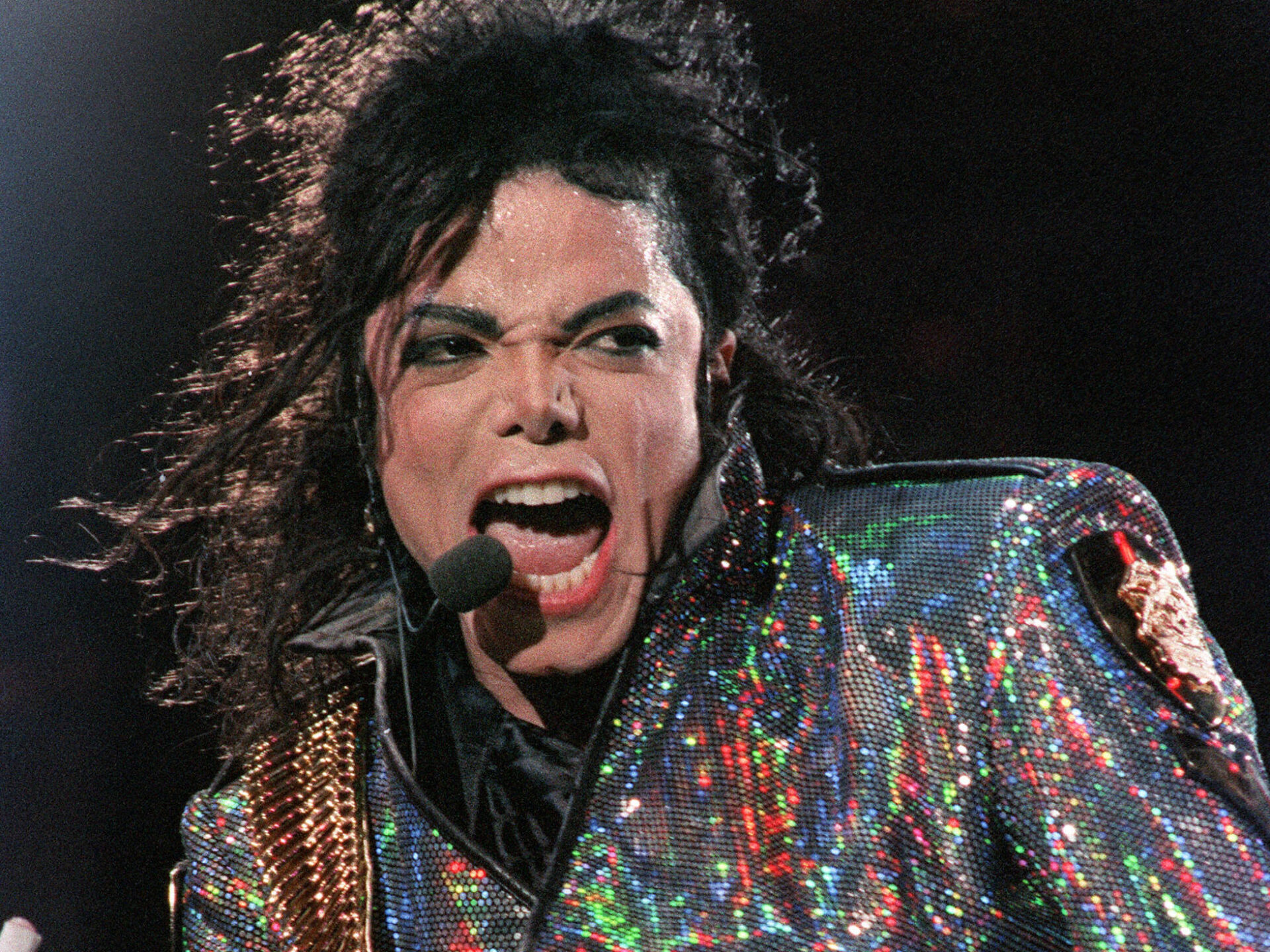 Michael jackson alcança marca de mais de 15 mil milhões de