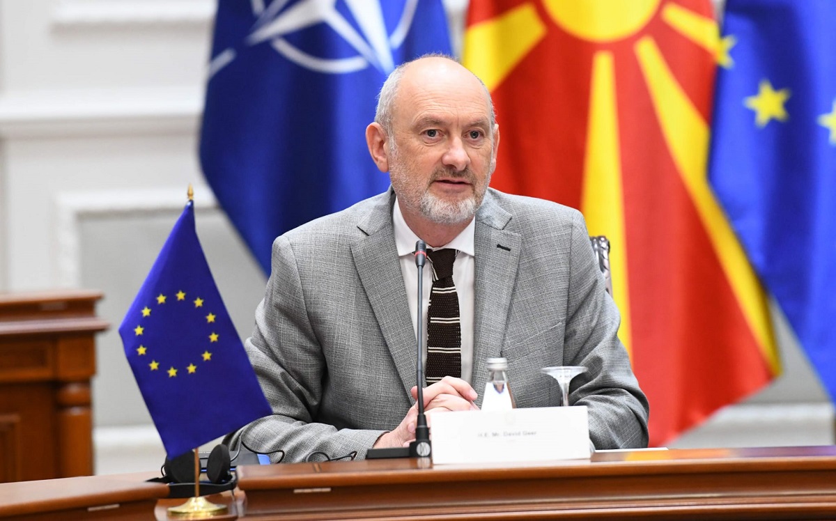 Geer nuk e komentoi vjetërsimin e lëndës “Target – Fortesa”, por tha se KE mbetet e shqetësuar për ndryshimet e Kodit Penal