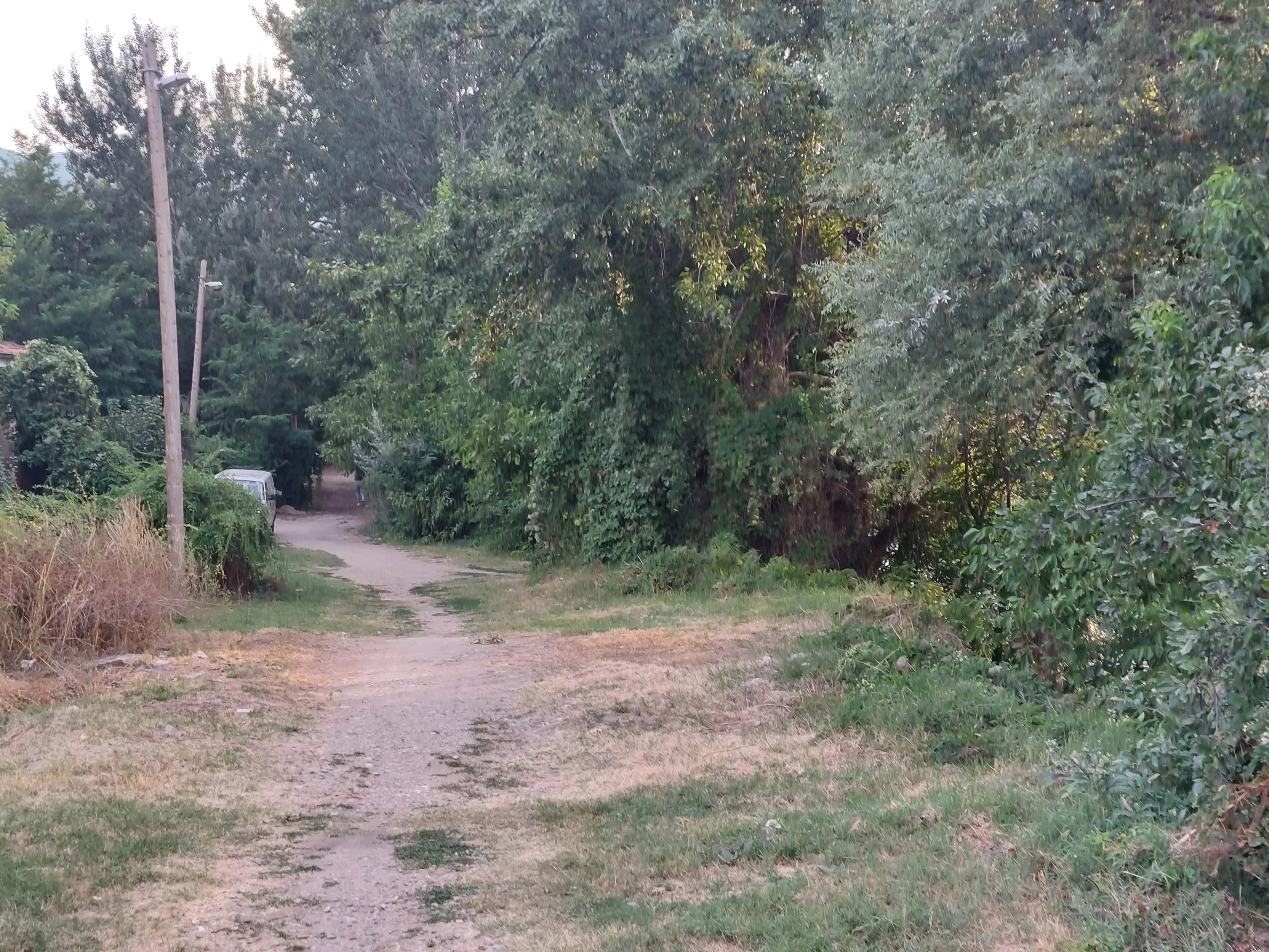 Bregu i pandërtuar me shtigje rekreative në Nerez, 14.8.2023; Foto: Meta.mk